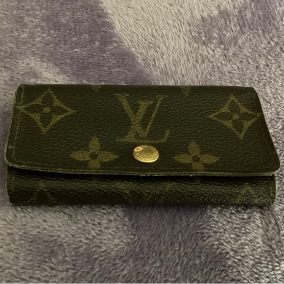 Louis Vuitton Handbags - Louis Vuitton keyholder